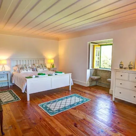 Sleeps 10 Air Con Arribao