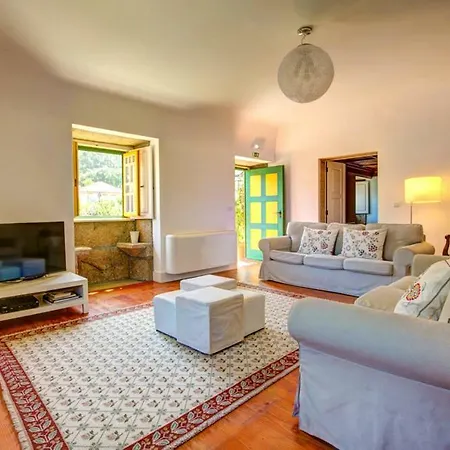 Sleeps 10 Air Con Arribao