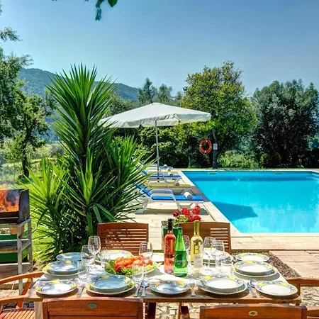 Sleeps 10 Air Con Arribao
