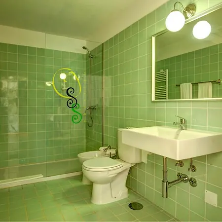 Sleeps 10 Air Con Villa *