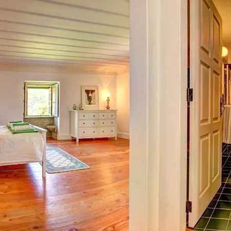 Sleeps 10 Air Con