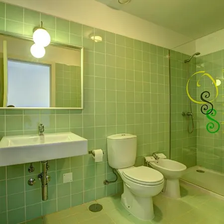 Sleeps 10 Air Con