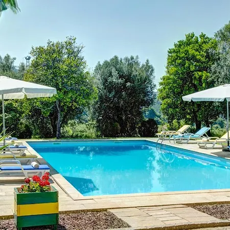 Sleeps 10 Air Con Villa