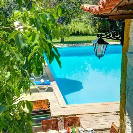 Sleeps 10 Air Con * Arribao