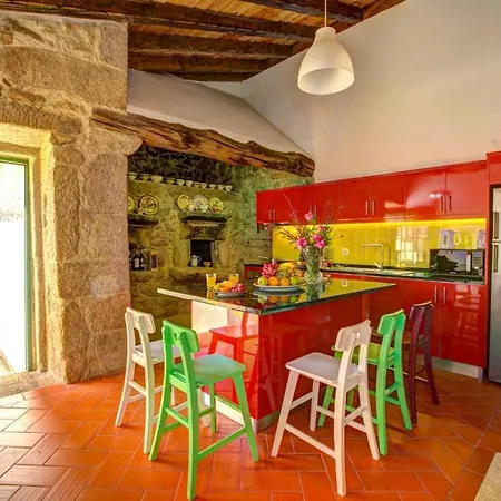 Sleeps 10 Air Con Villa *