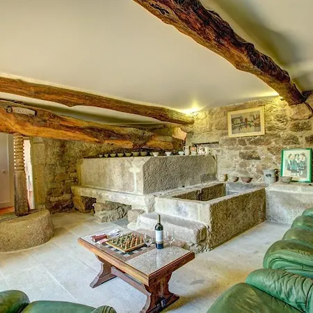 Sleeps 10 Air Con Arribao
