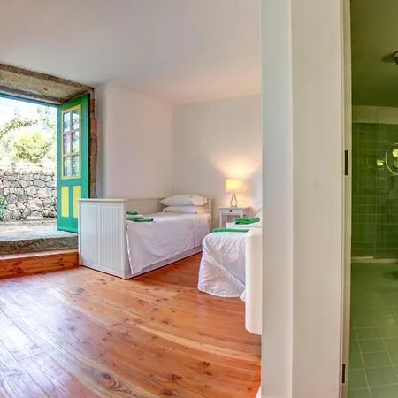 Sleeps 10 Air Con Arribao