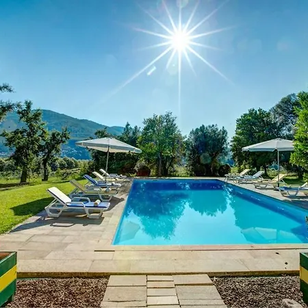 Sleeps 10 Air Con Villa *