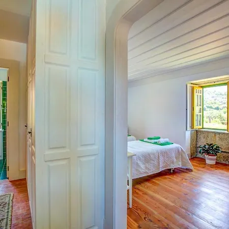 Sleeps 10 Air Con